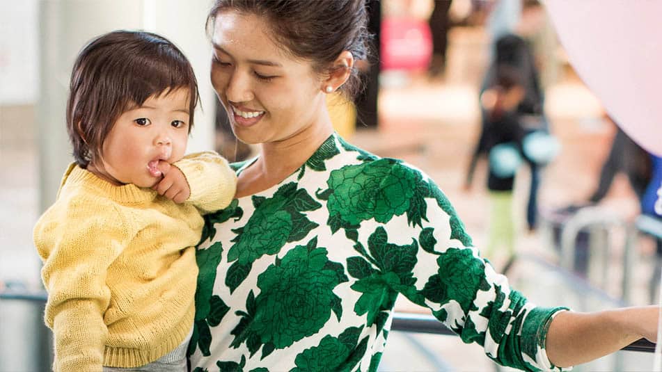 img_mother-child-escalator